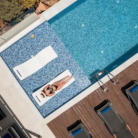 Blueskyline Owner's Listing, By Hellocrete فيلة