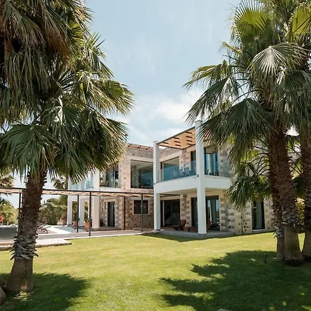 Blueskyline Owner's Listing, By Hellocrete Villa *
