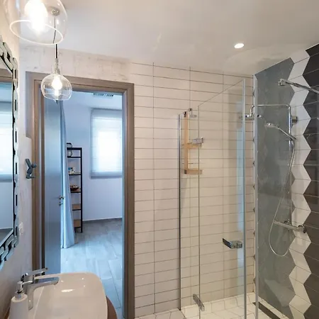 Villa Blueskyline Owner's Listing, By Hellocrete Hriszí Aktí Haniá