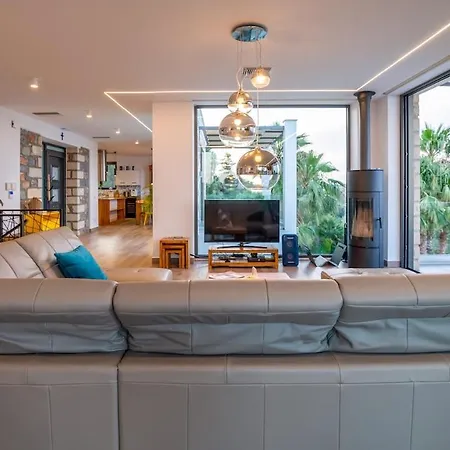 Blueskyline Owner's Listing, By Hellocrete *